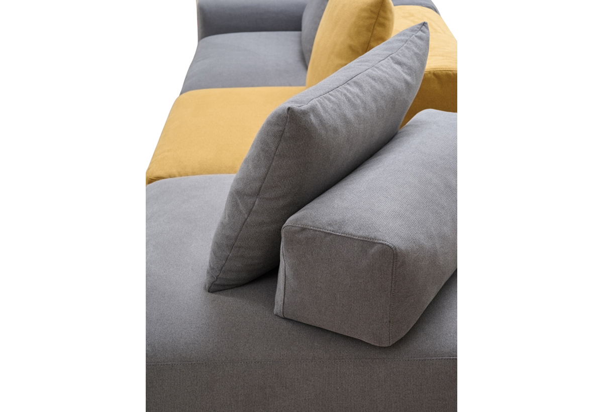 Απεικονίζεται ο πολυμορφικός καναπές, τοποθετημένος σε ένα σαλόνι.